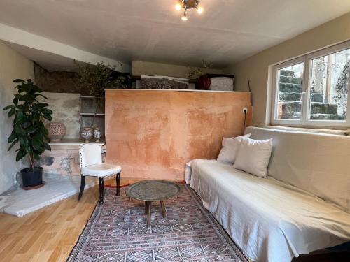 Χώρος καθιστικού στο Studio provençal avec terrasse et vue