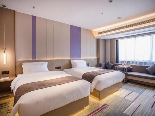 Postel nebo postele na pokoji v ubytování Lavande Hotel Nanchang West Station Guoti Center Metro Station