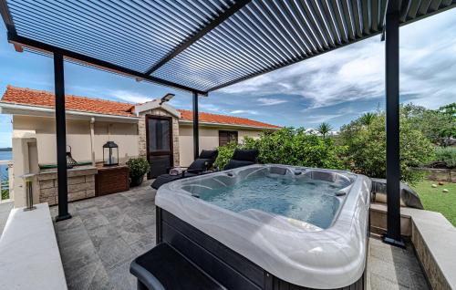 2 Bedroom Amazing Home In Vela Luka photo 3