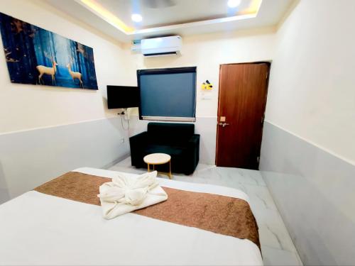 Cama o camas de una habitación en FabHotel Small Daddy Plus