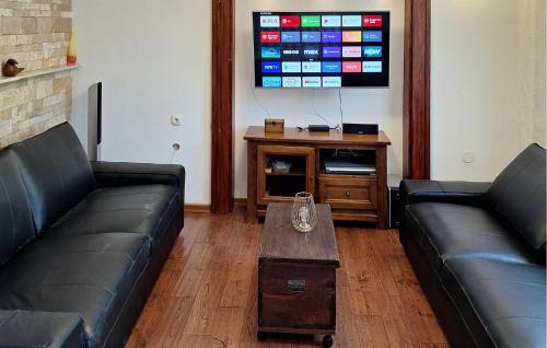 Lovely Home In Kastel Luksic With Sauna