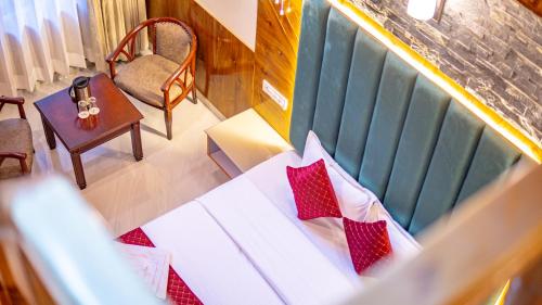 Ένα ή περισσότερα κρεβάτια σε δωμάτιο στο Monal Homestay