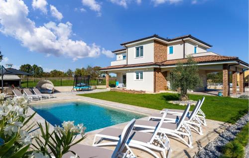 4 Bedroom Stunning Home In Nedescina