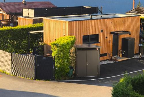 a building with a garage and a fence at ChaleMani in Pill