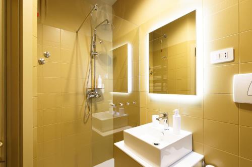 a bathroom with a sink and a shower at Mario house Assisi in Assisi