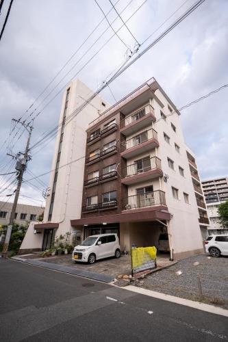 El edificio en el que está el departamento