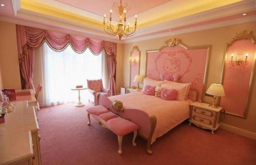 a pink bedroom with a large bed with pink furniture at Yin Run Jin Jiang Castle Hotel in Huzhou