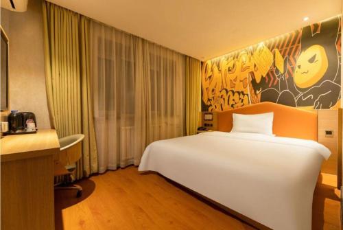 Ένα ή περισσότερα κρεβάτια σε δωμάτιο στο IU Hotel Tianjin Xiqing Zhong Bei Zhen Branch