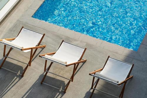 Πισίνα στο ή κοντά στο FORM Hotel Al Jaddaf, Dubai, a Member of Design Hotels