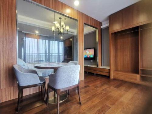 TV a/nebo společenská místnost v ubytování Borrman Hotel Zhaoqing Sihui Tianguangxu Jade City