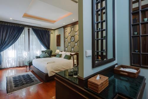 Postel nebo postele na pokoji v ubytování Lunar Mansion Hotel - โรงแรม ลูน่า แมนชั่น เชียงใหม่