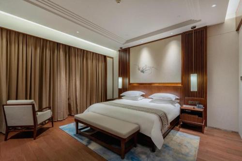 Katil atau katil-katil dalam bilik di Pingtian Bandao Hotel