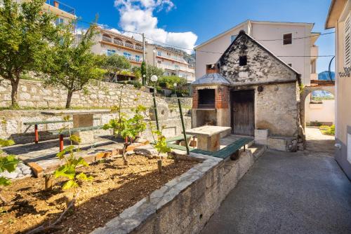 Gallery image of Siesta Beachfront Apartments in Duće