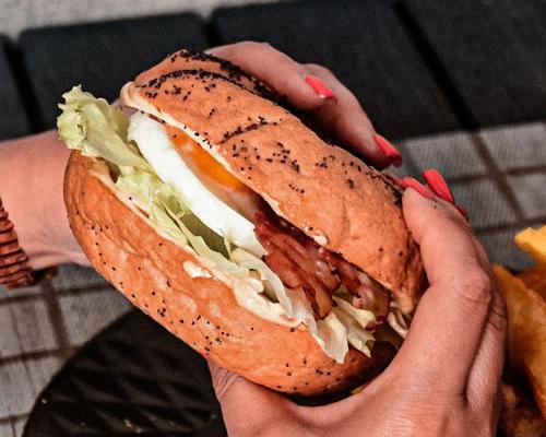 Φαγητό σε αυτό το διαμέρισμα ή κάπου εκεί κοντά
