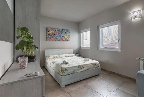 a bedroom with a bed and a potted plant at Downtown Pavia, a stone's throw from the station and the center in Pavia
