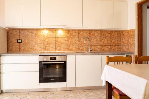 Η κουζίνα ή μικρή κουζίνα στο Apartmani Rajka Paparić