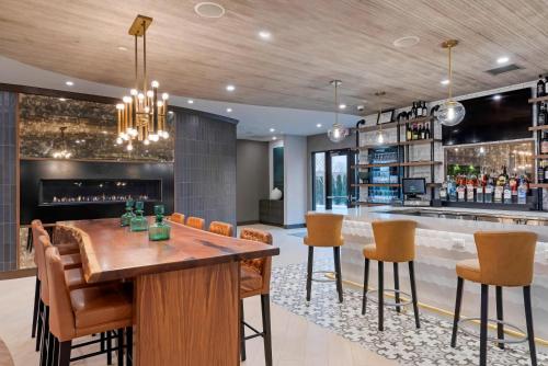 Salone o bar di Cambria Hotel Shelby Township - Detroit Utica