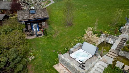 an aerial view of a swimming pool in a yard at Micro-lodge, Le Petit Nid d'Amour in Montriond