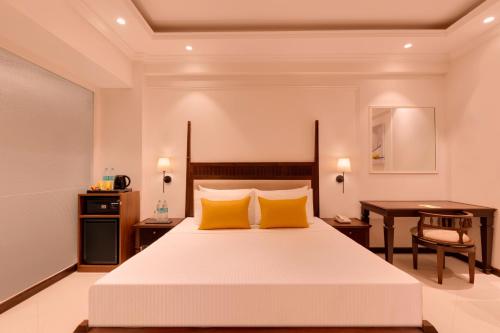 Lemon Tree Hotel, Arpora, Goaにあるベッド