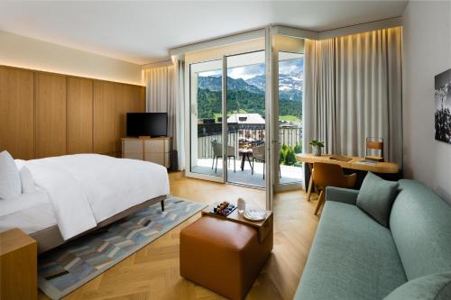 Ένα ή περισσότερα κρεβάτια σε δωμάτιο στο Kempinski Palace Engelberg