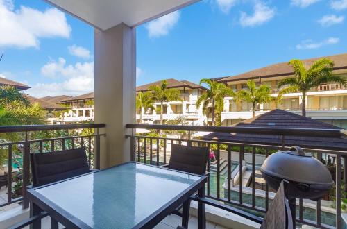 Μπαλκόνι ή βεράντα στο 228 Santai- Pool View Studio Apartment by uHoliday