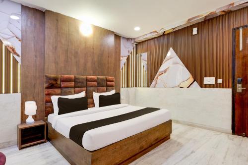 Postel nebo postele na pokoji v ubytování Super Hotel O Alipur Narela
