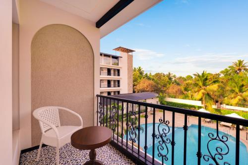 Lemon Tree Hotel, Arpora, Goaの敷地内または近くにあるプール