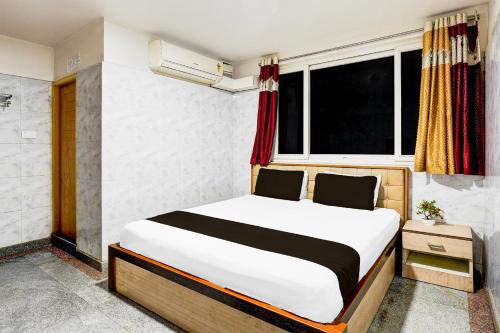 Postel nebo postele na pokoji v ubytování Super Hotel O Arcot Road Porur