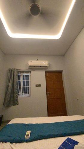 Babu's Residency WHERE PREMIUM MEETS COSTにあるベッド