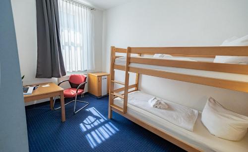 Postel nebo postele na pokoji v ubytování Outdoor Inn Sporthotel Steinach