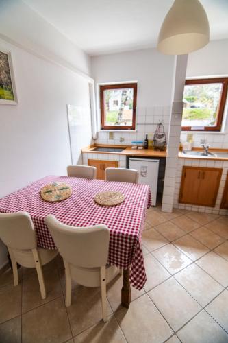 Η κουζίνα ή μικρή κουζίνα στο Glamping Green Istria Tiny Houses