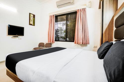 Postel nebo postele na pokoji v ubytování Super Hotel O Nashik