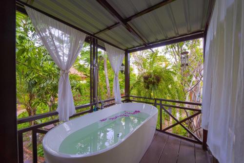 Zahrada ubytování Fantastic Resort in close Location to Town - BS88