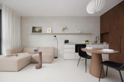 Grzybowska Elegant Apartments in the Heart of the Capital by Renters Prestige