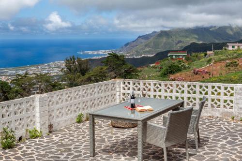 Los Dragos Y Volcán