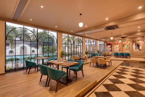 Lemon Tree Hotel, Arpora, Goaの敷地内または近くにあるプール
