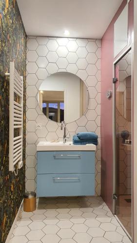 Photo de la galerie de l'établissement Maison jacuzzi, hammam et sauna, à Saint-Vallier