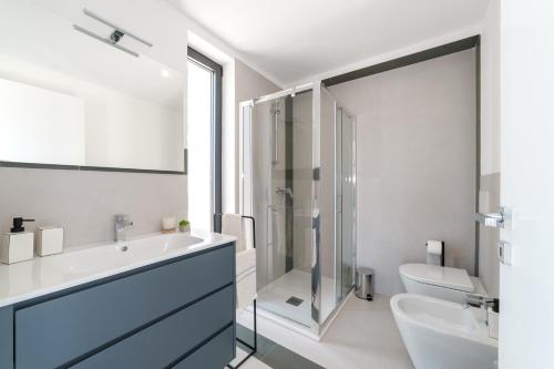 Bilik mandi di Kalinifta Bed&Breakfast