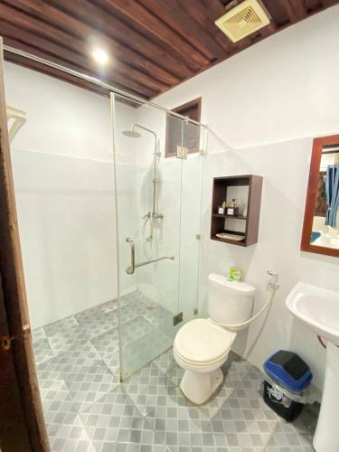 Ένα μπάνιο στο Luangprabang Singharat Place 2