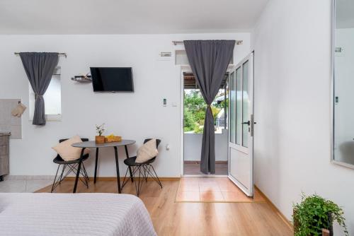 Studio Apartment Coce