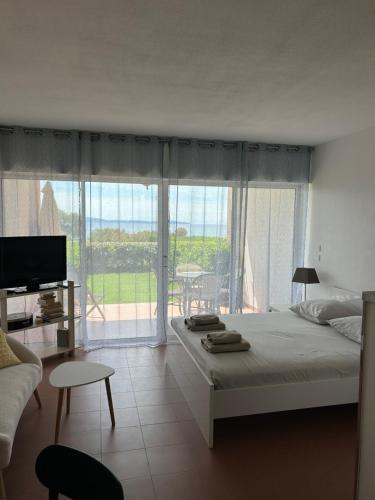 A bed or beds in a room at Grand studio rte des sanguinaires Superbe vue Mer