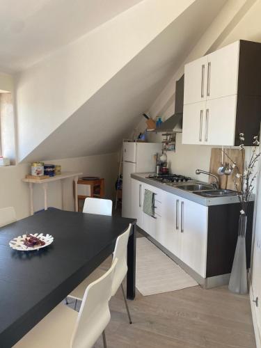 Kuchyň nebo kuchyňský kout v ubytování I Pini Apartment