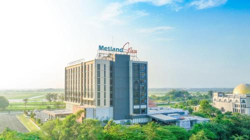 a mgm hotel with a sign on top of it at Hotel Metland Smara Kertajati in Majalengka