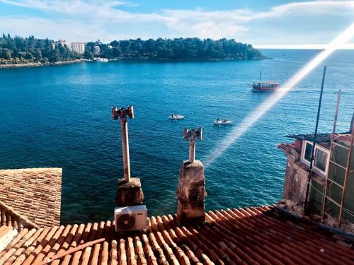 Million Dollar View Apartment
