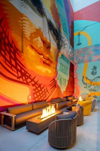 Un lugar para sentarse en Moxy Cincinnati Downtown