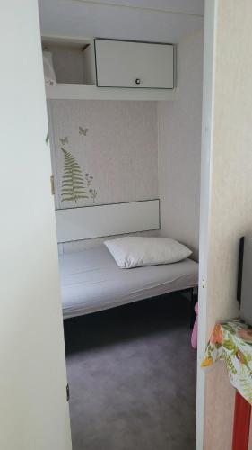 a small room with a bunk bed in it at Mobile home toutes saisons in Beauzac