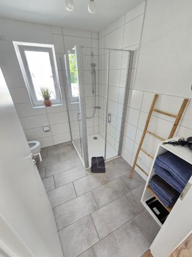 a bathroom with a shower and a walk in shower at Exklusive COZY 3-Zi-Penthouse mit großer Dachterrasse Nähe Europa Park und Rulantica in Lahr