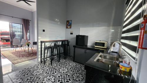 Kuchyň nebo kuchyňský kout v ubytování Yash Cottage Taiping Homestay