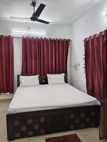 Postel nebo postele na pokoji v ubytování Capsule Home Stay
