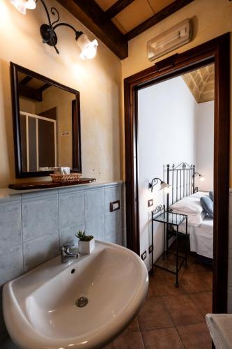Ένα ή περισσότερα κρεβάτια σε δωμάτιο στο Ai Dammusi Rooms